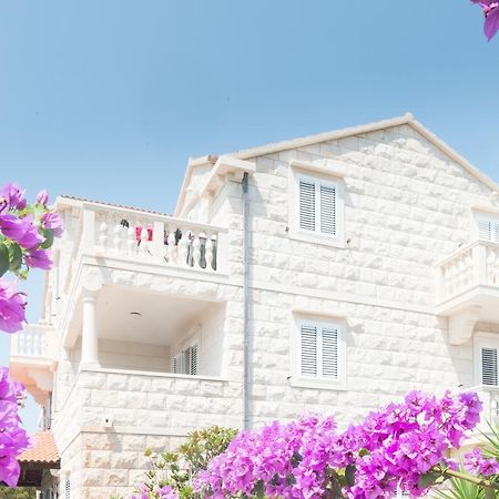 Apartments Barba Petra Dvori Sumartin Exterior photo