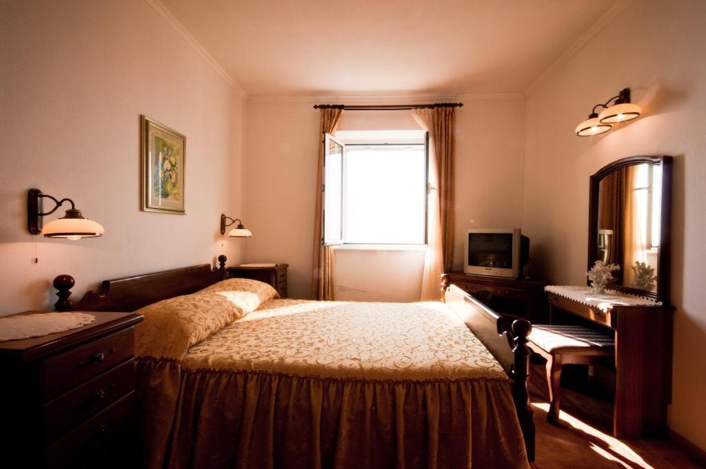 Apartments Barba Petra Dvori Sumartin Room photo